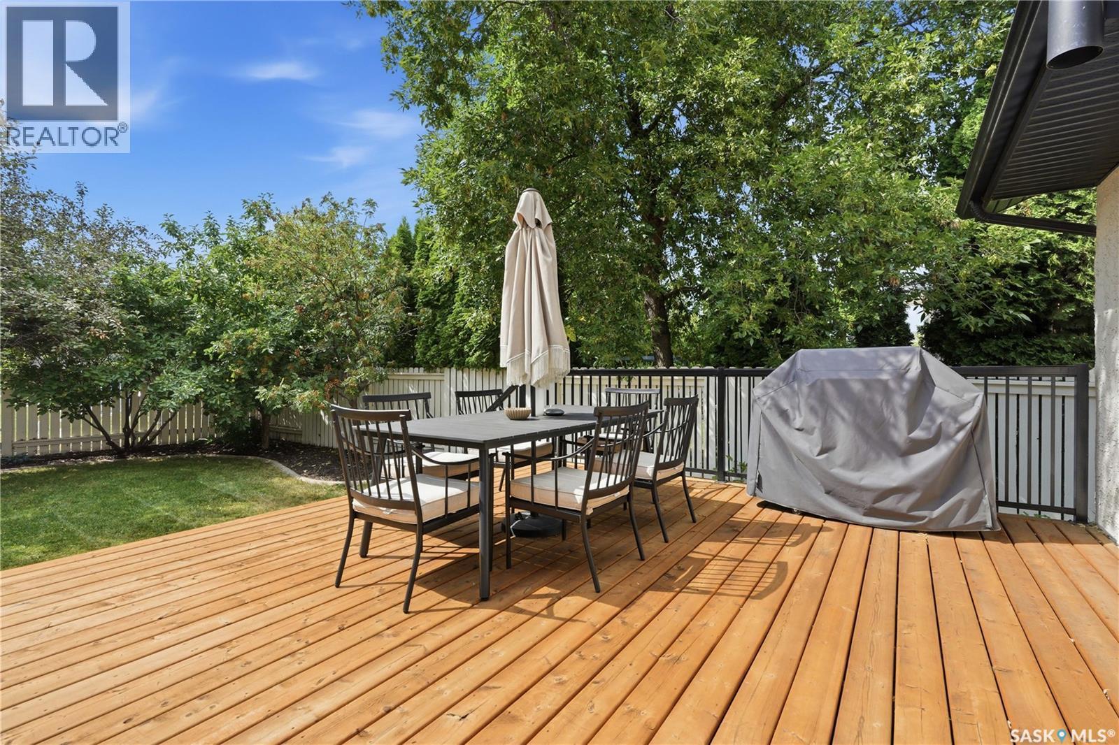 110 Mcfarland Place, Saskatoon, SK - Outdoor With Deck Patio Veranda With Exterior