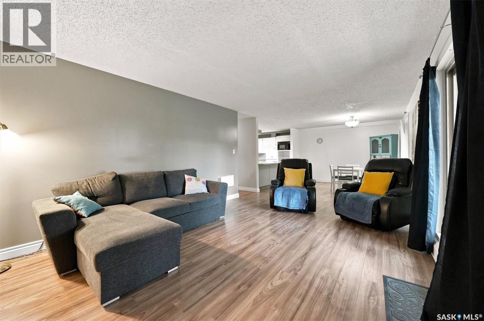 102 1008 Temperance Street, Saskatoon, SK - Indoor Photo Showing Living Room
