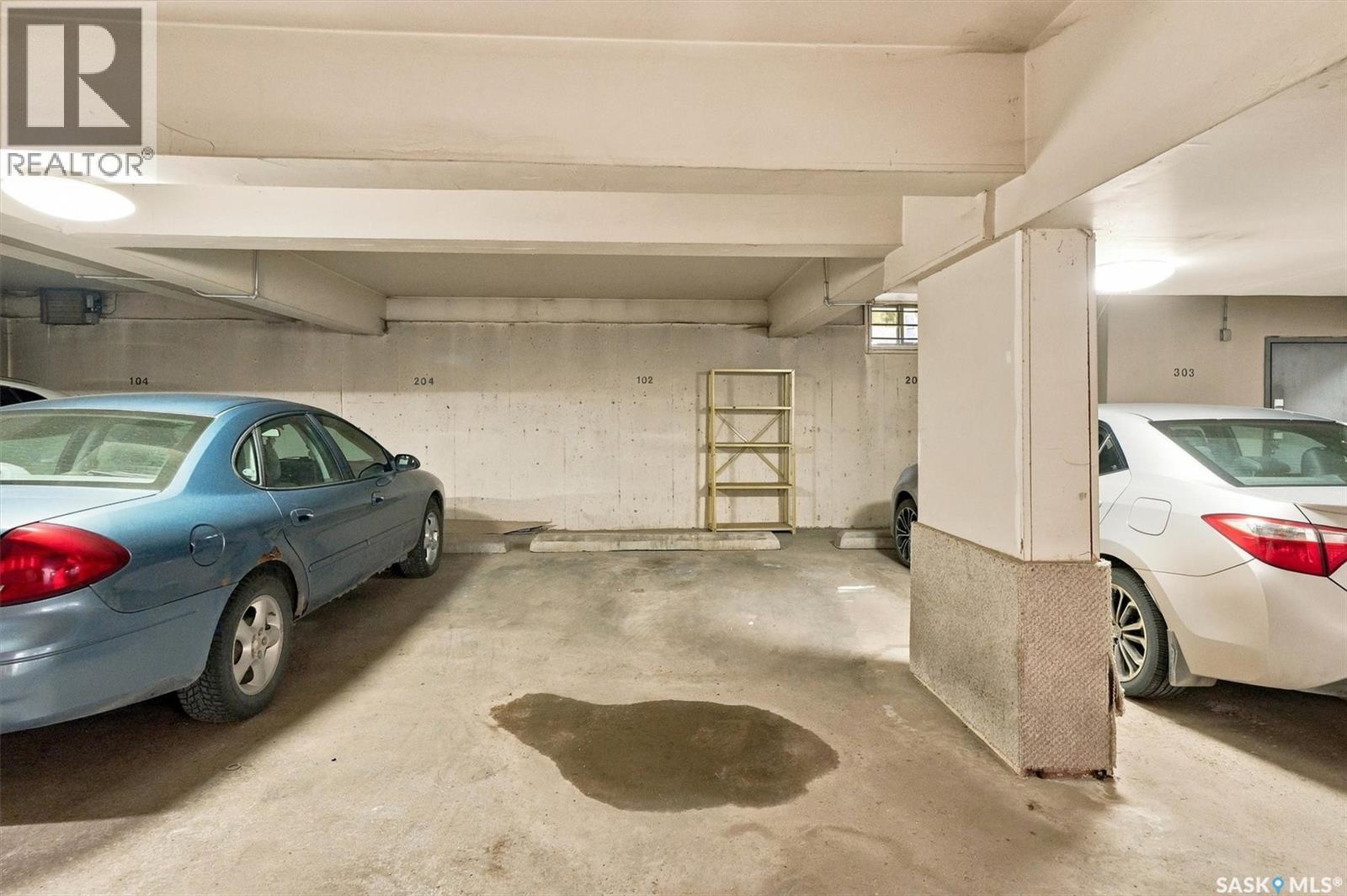 102 1008 Temperance Street, Saskatoon, SK - Indoor Photo Showing Garage