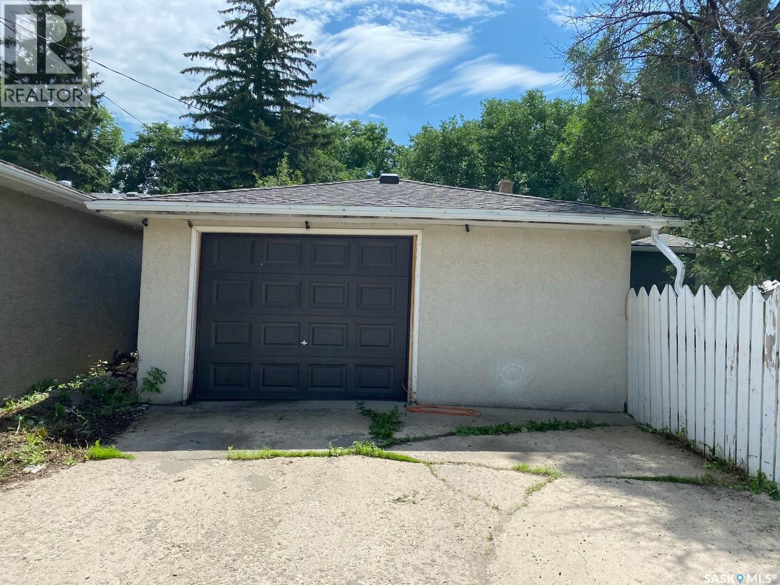 2818 23Rd Avenue, Regina, SK - Outdoor