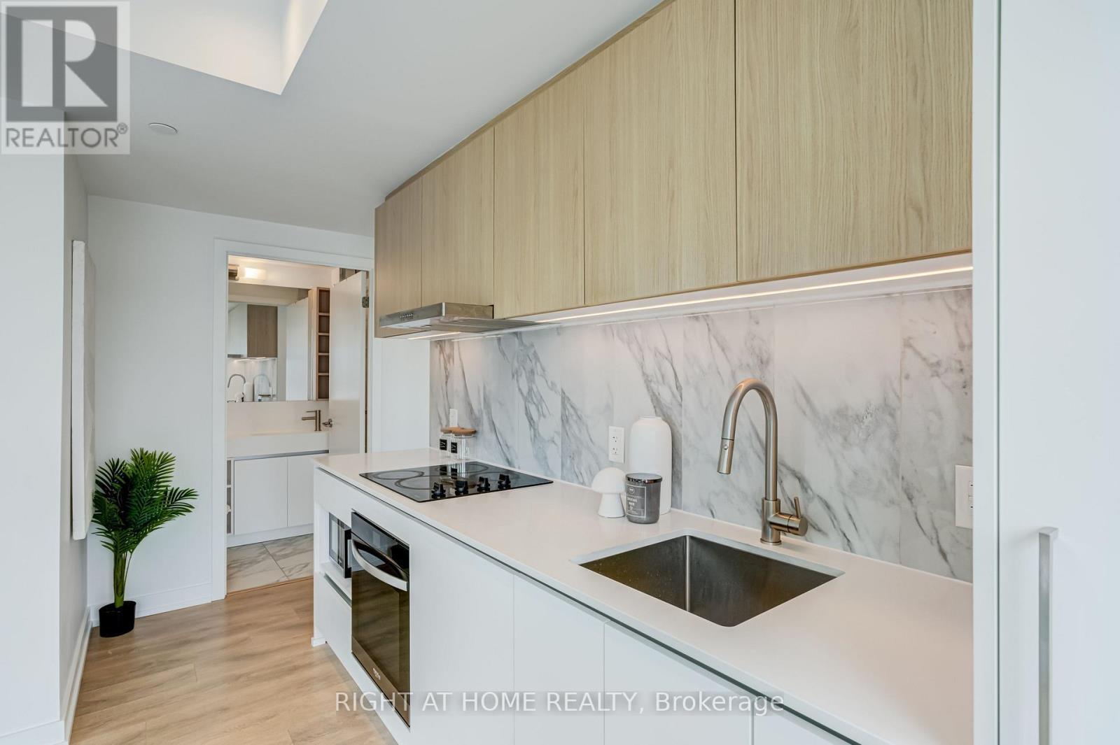 908 - 1100 Sheppard Avenue W, Toronto, ON - Indoor Photo Showing Kitchen