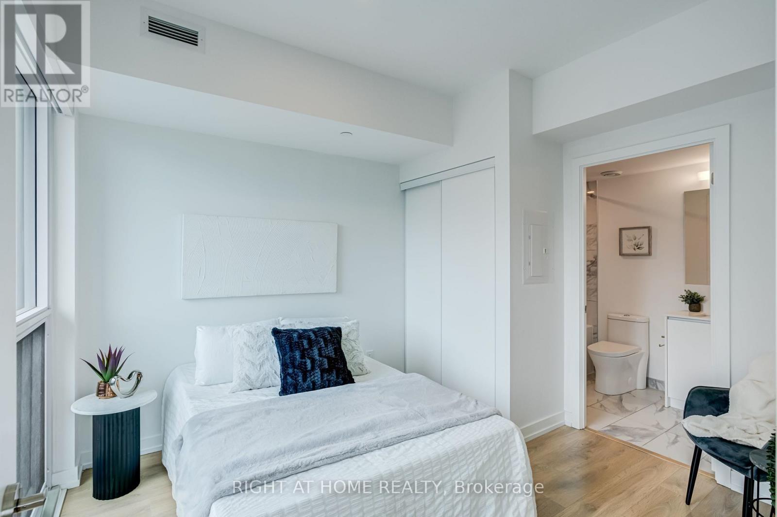 908 - 1100 Sheppard Avenue W, Toronto, ON - Indoor Photo Showing Bedroom