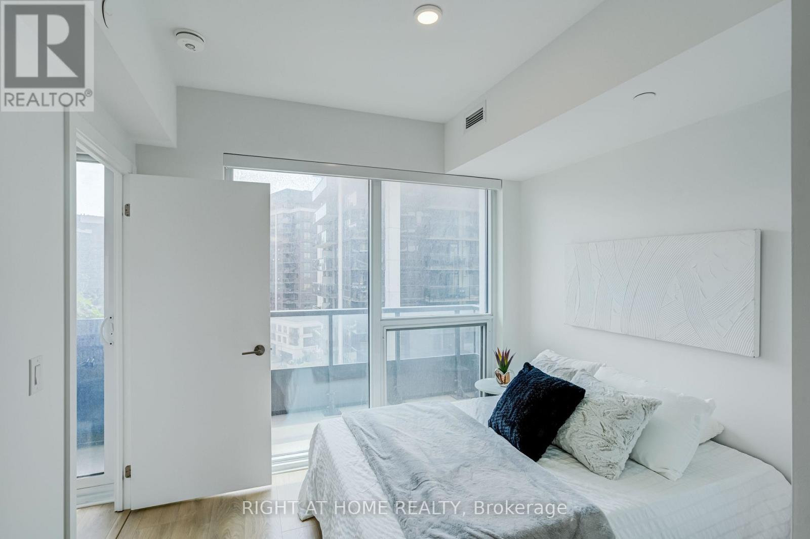 908 - 1100 Sheppard Avenue W, Toronto, ON - Indoor Photo Showing Bedroom