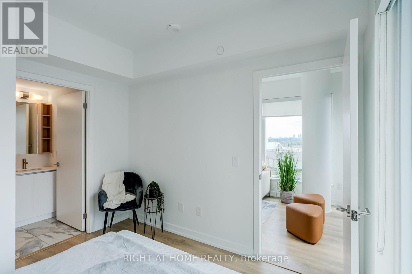 908 - 1100 Sheppard Avenue W, Toronto, ON - Indoor Photo Showing Bedroom