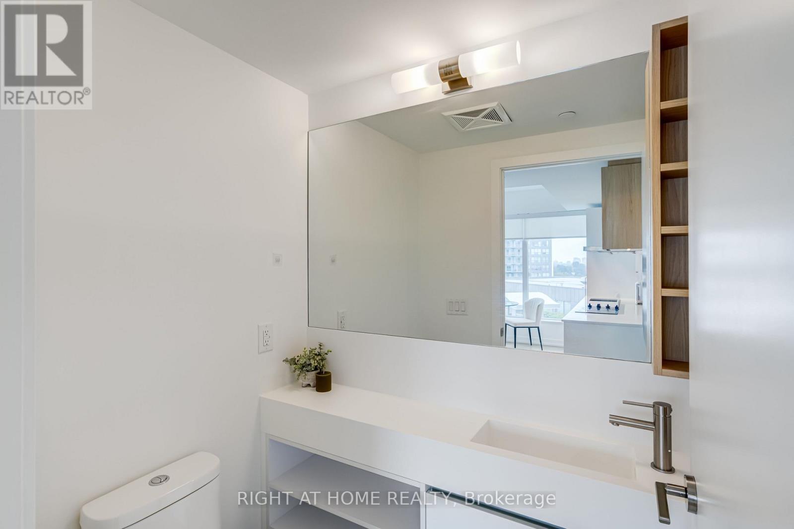 908 - 1100 Sheppard Avenue W, Toronto, ON - Indoor Photo Showing Bathroom