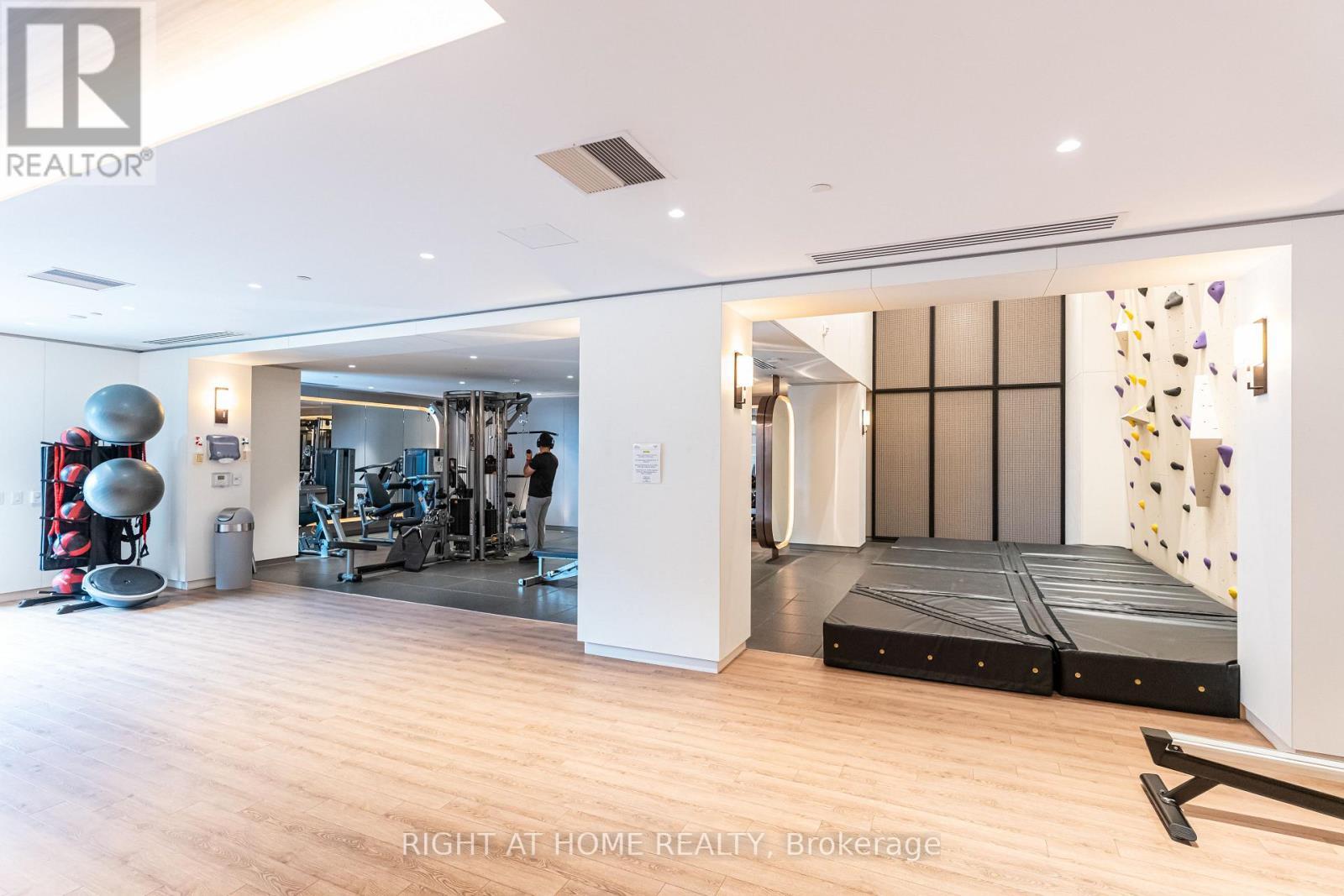 908 - 1100 Sheppard Avenue W, Toronto, ON - Indoor