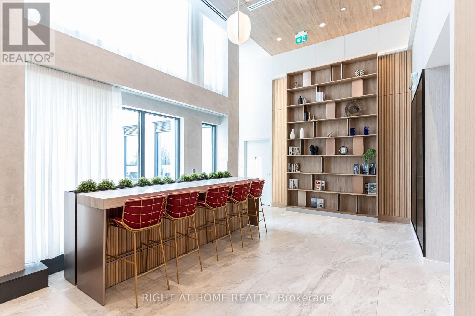 908 - 1100 Sheppard Avenue W, Toronto, ON - Indoor