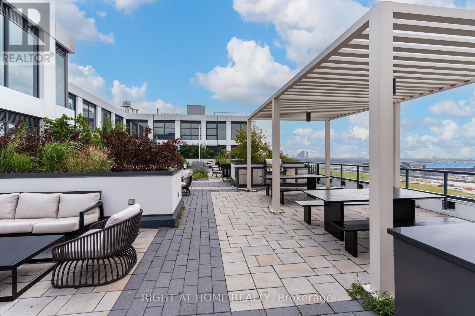 L| - 908 - 1100 Sheppard Avenue W, Toronto, ON - Outdoor