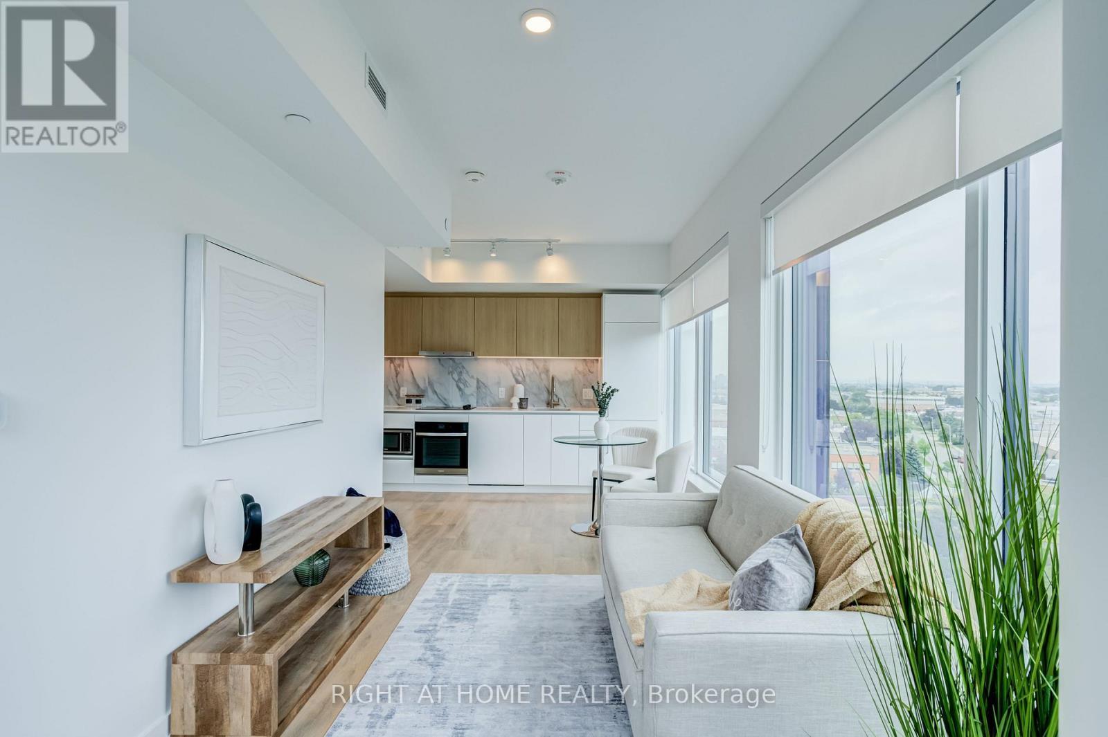 908 - 1100 Sheppard Avenue W, Toronto, ON - Indoor