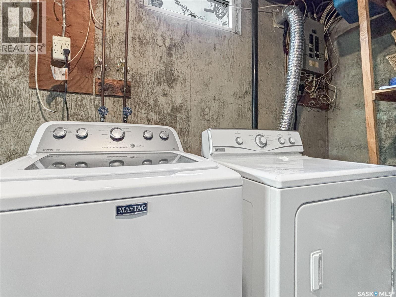 330 Meighen Crescent, Saskatoon, SK - Indoor Photo Showing Laundry Room