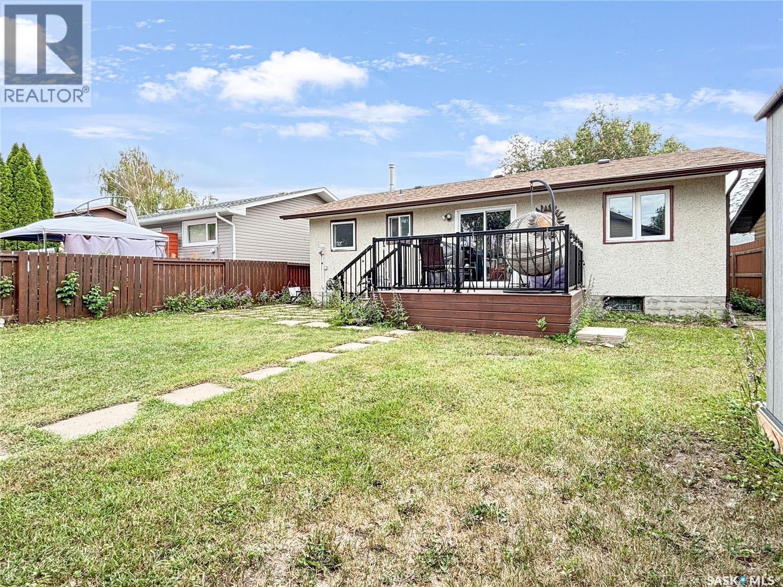 330 Meighen Crescent, Saskatoon, SK - Outdoor With Deck Patio Veranda