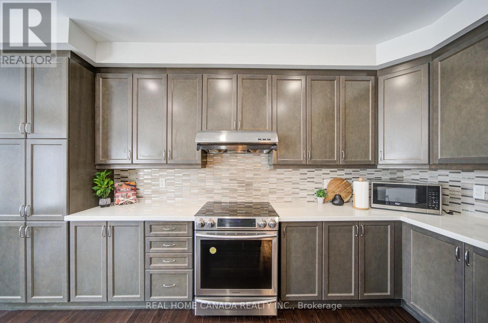 558 Bartleman Terrace, Milton, ON - Indoor Photo Showing Kitchen With Upgraded Kitchen