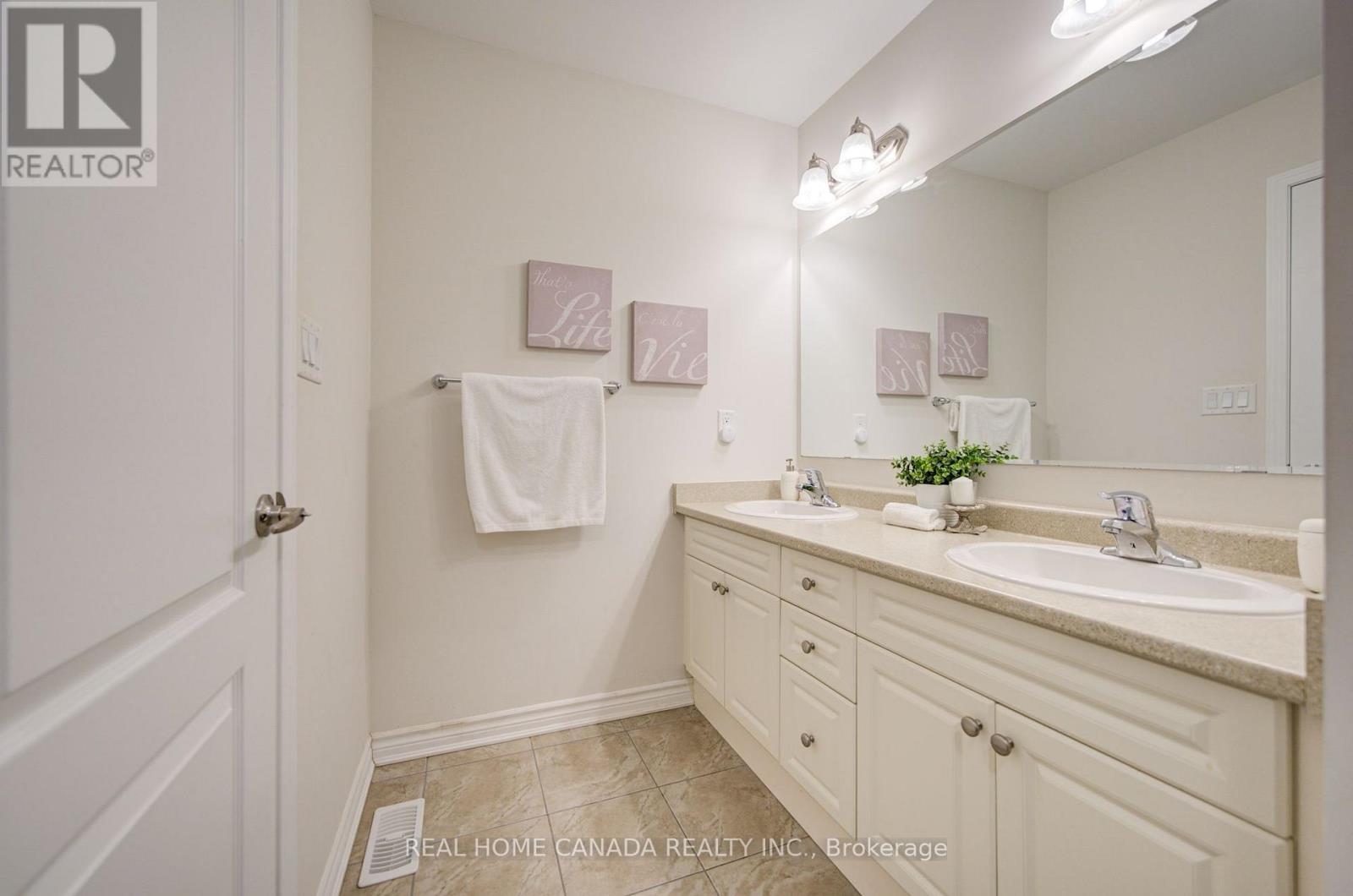 558 Bartleman Terrace, Milton, ON - Indoor Photo Showing Bathroom
