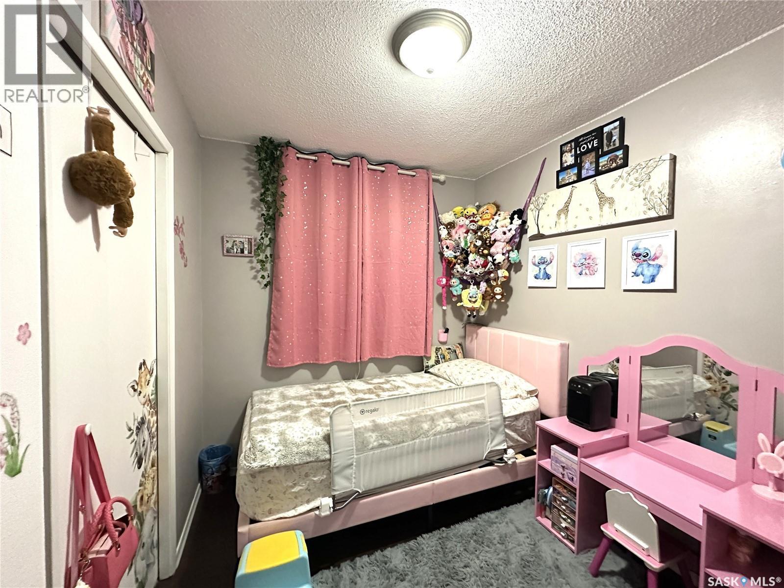 A&B 2818 7Th Street E, Saskatoon, SK - Indoor Photo Showing Bedroom