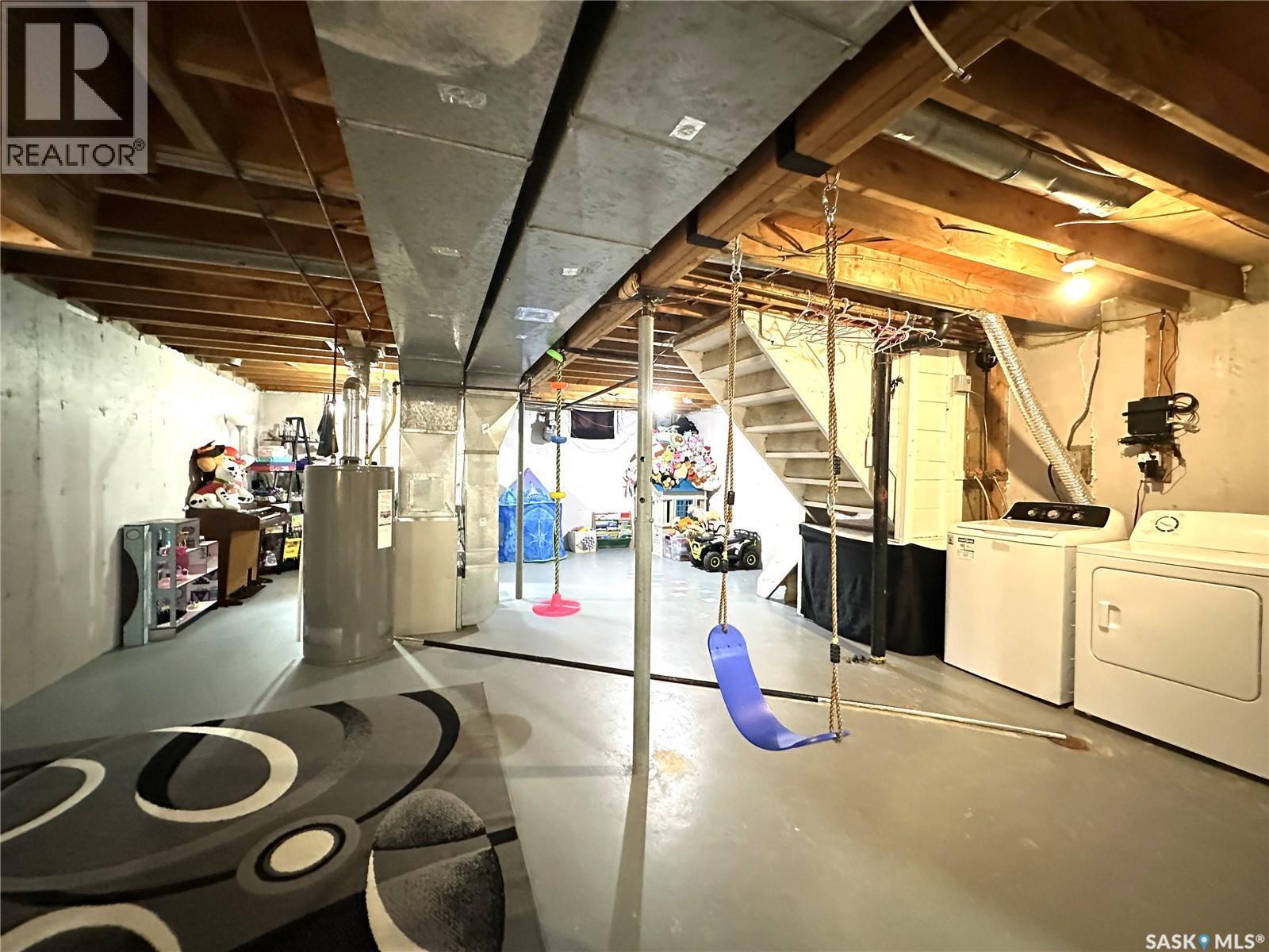 A&B 2818 7Th Street E, Saskatoon, SK - Indoor Photo Showing Laundry Room