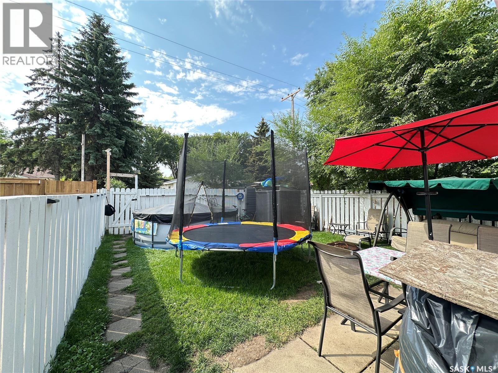A&B 2818 7Th Street E, Saskatoon, SK - Outdoor