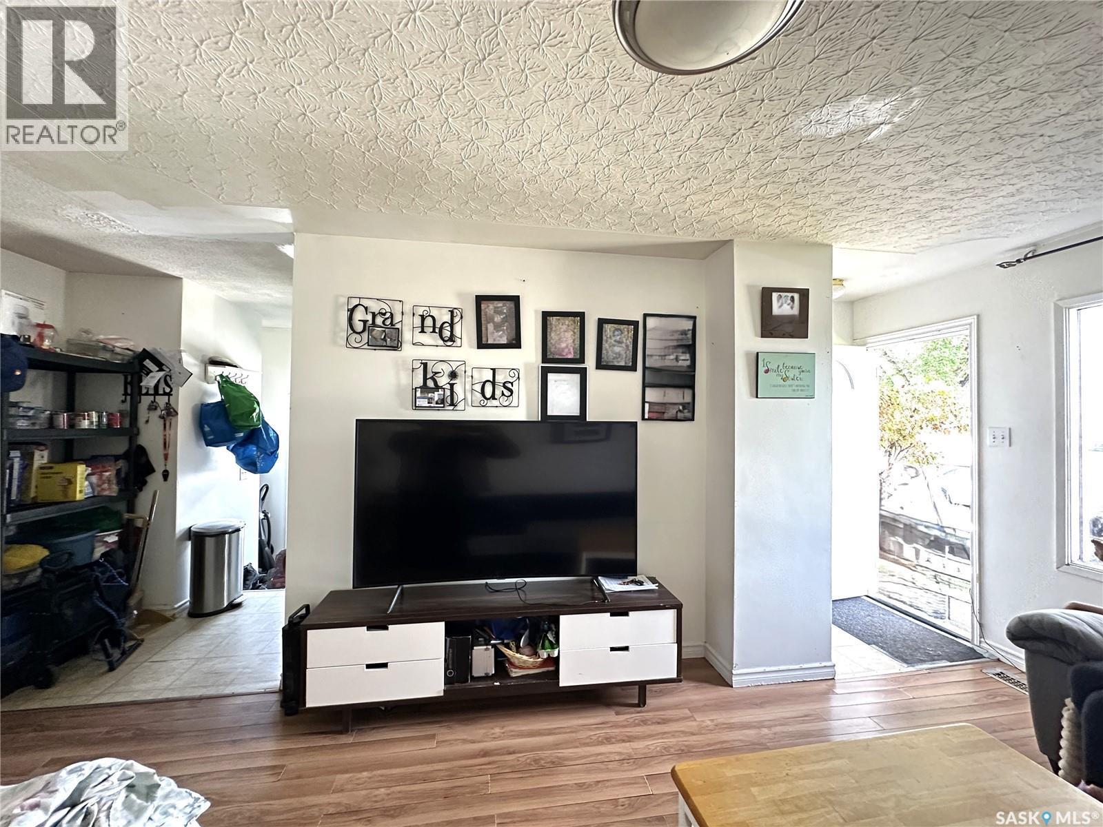 A&B 2818 7Th Street E, Saskatoon, SK - Indoor Photo Showing Living Room