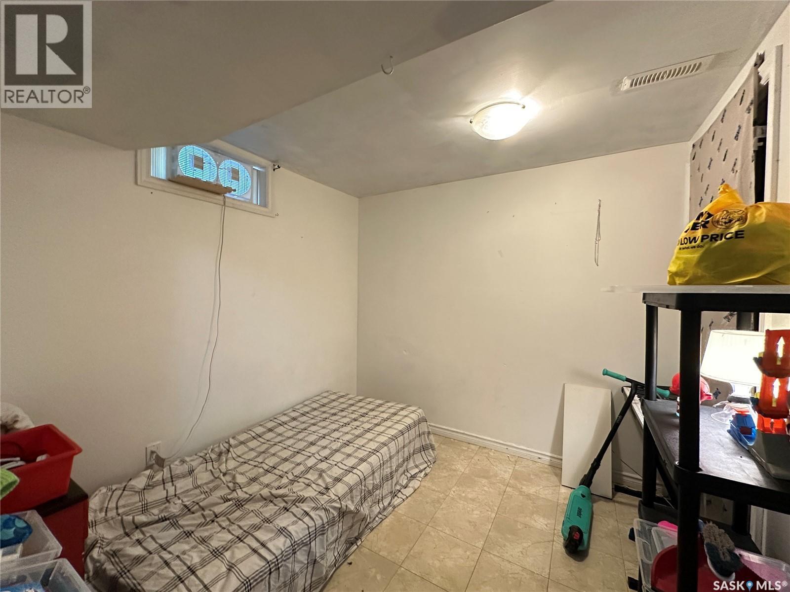 A&B 2818 7Th Street E, Saskatoon, SK - Indoor