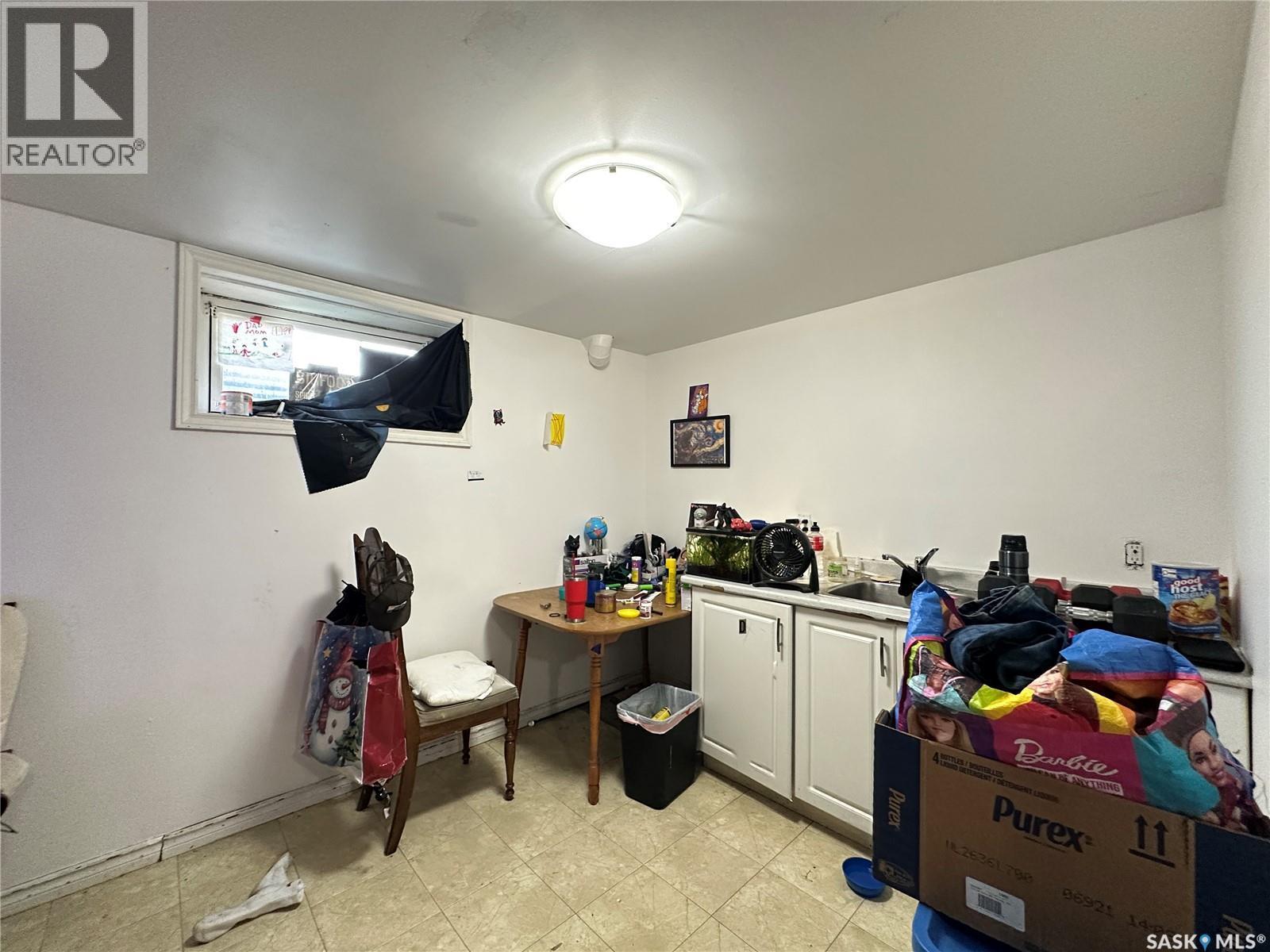 A&B 2818 7Th Street E, Saskatoon, SK - Indoor Photo Showing Other Room