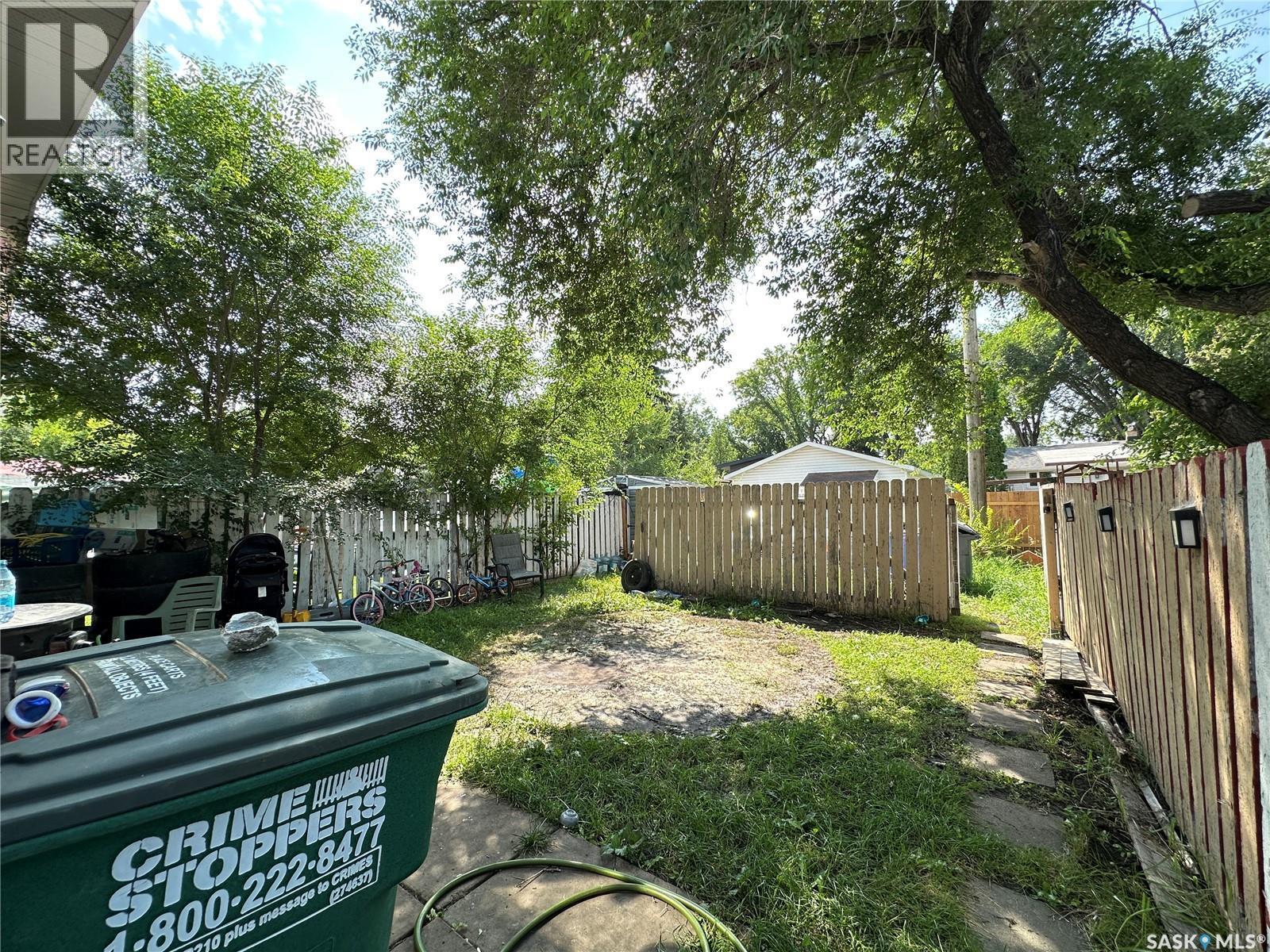 A&B 2818 7Th Street E, Saskatoon, SK - Outdoor With Backyard