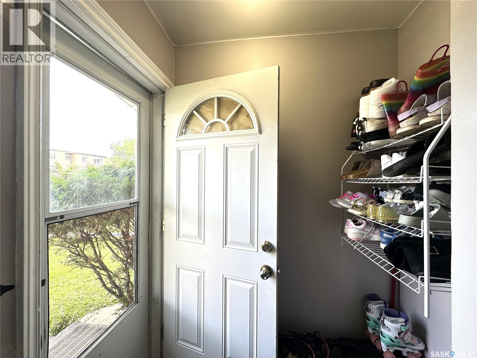A&B 2818 7Th Street E, Saskatoon, SK - Indoor Photo Showing Other Room