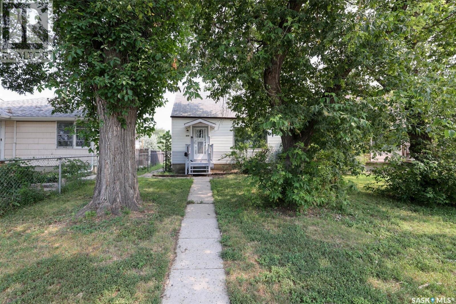 859 Pasqua Street, Regina, SK - Outdoor