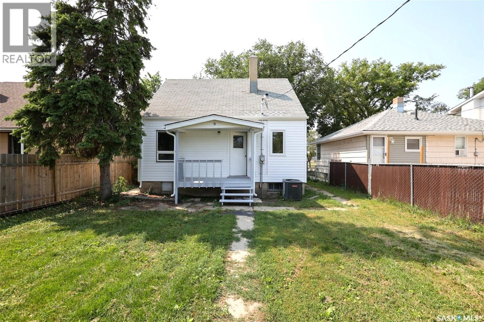 859 Pasqua Street, Regina, SK - Outdoor