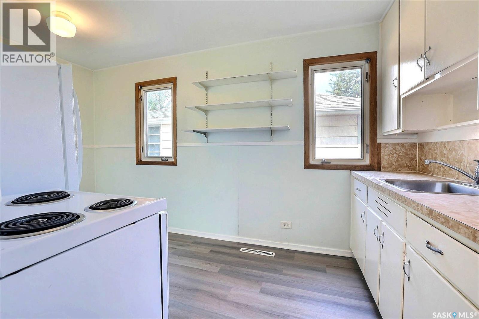 859 Pasqua Street, Regina, SK - Indoor Photo Showing Kitchen