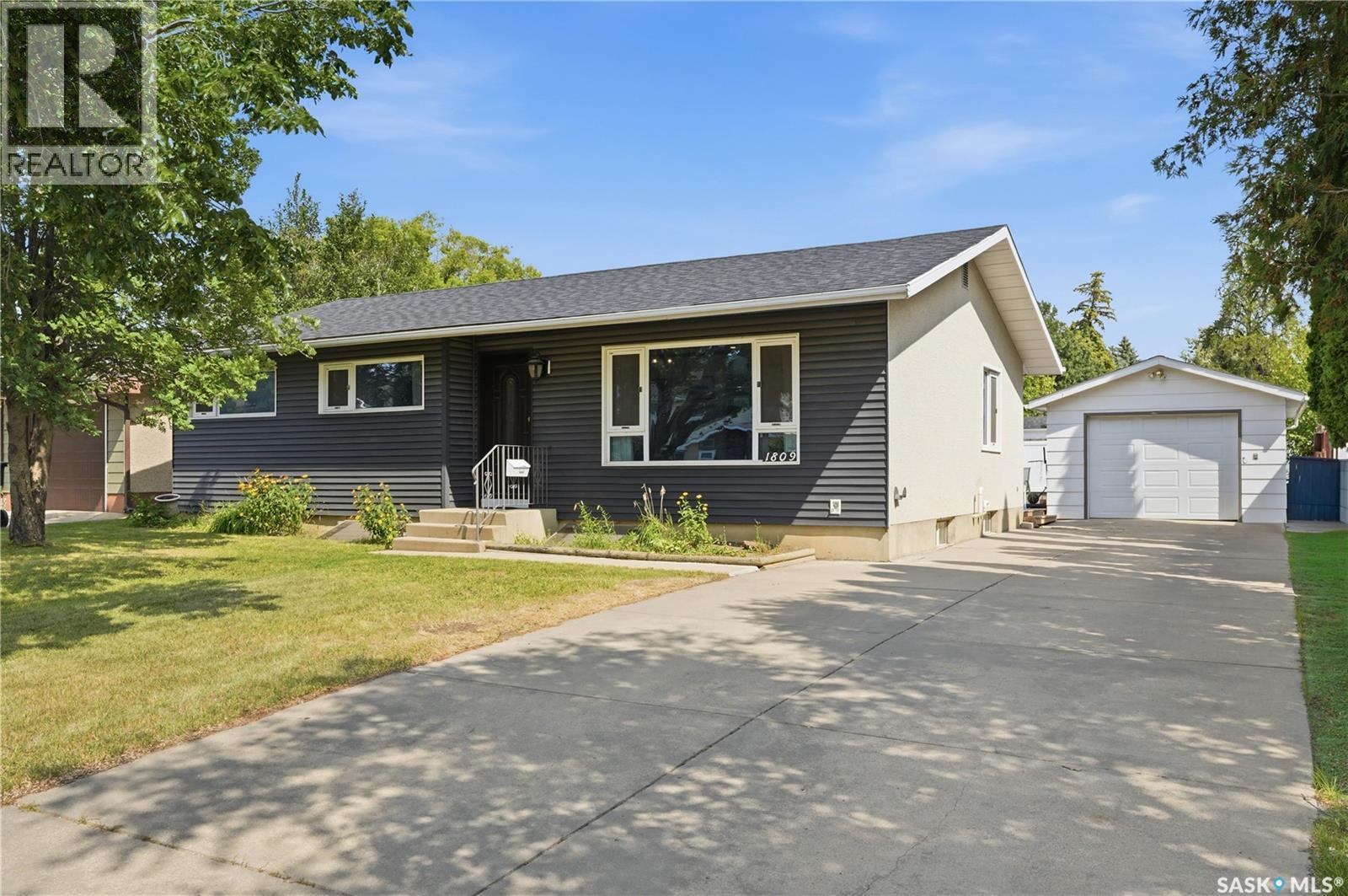 1809 Arlington Avenue, Saskatoon, SK - Outdoor