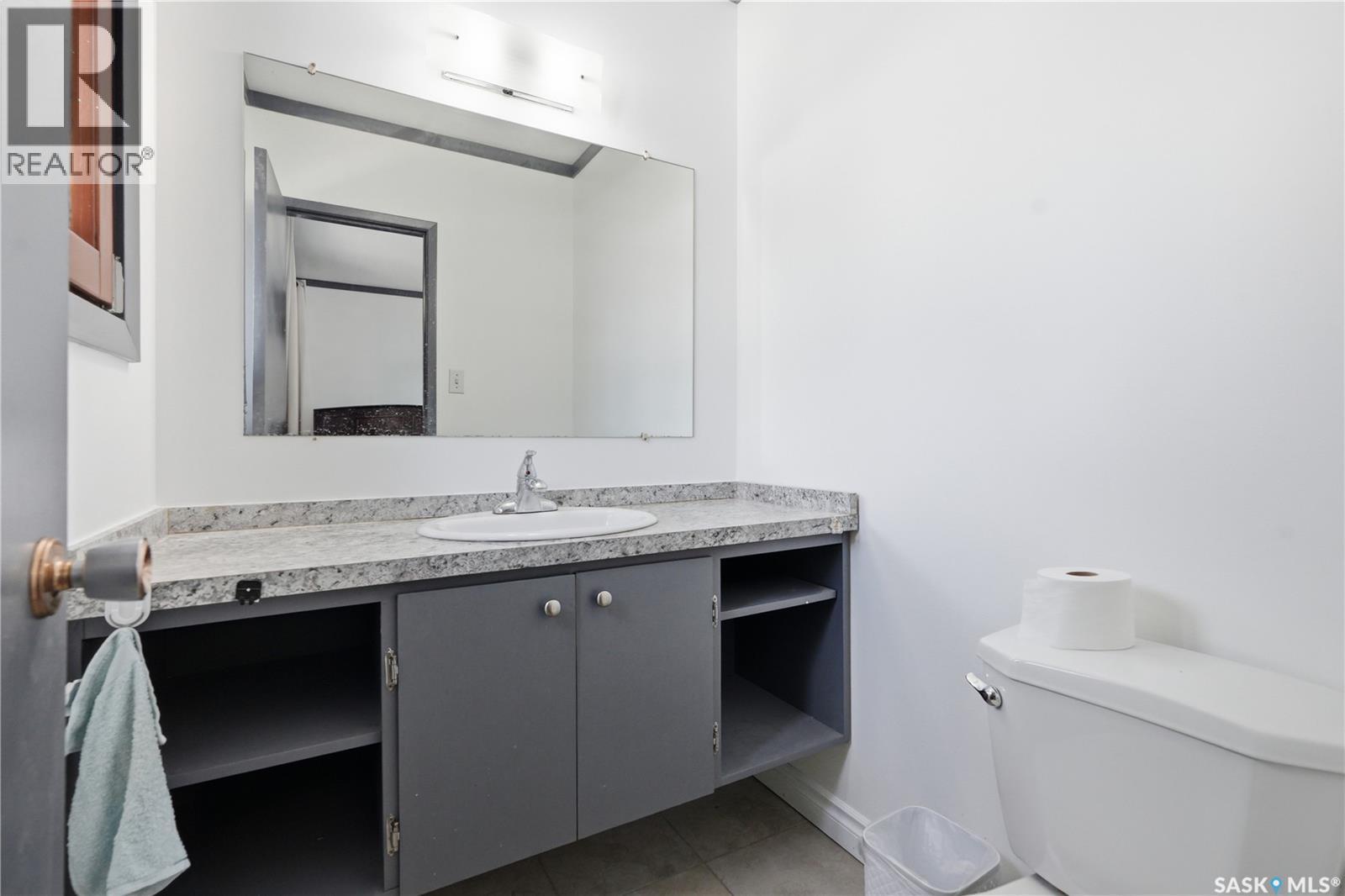 1809 Arlington Avenue, Saskatoon, SK - Indoor Photo Showing Bathroom