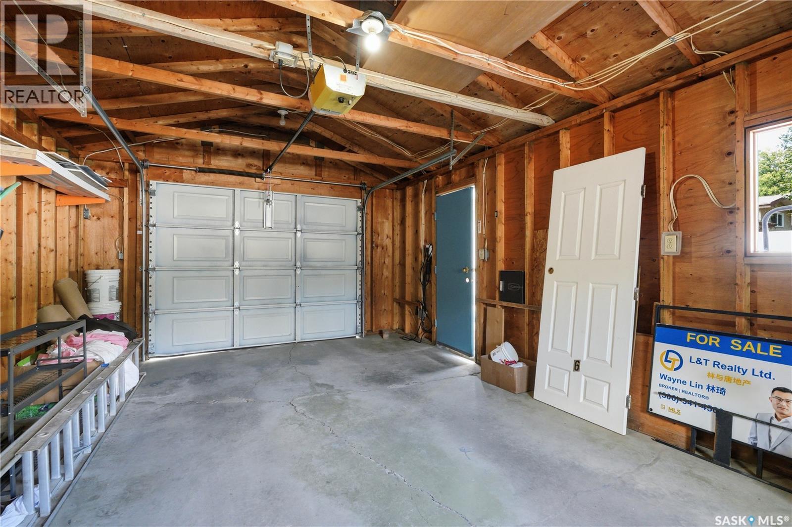1809 Arlington Avenue, Saskatoon, SK - Indoor Photo Showing Garage