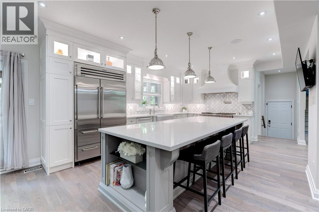 921 Scenic Drive, Hamilton, ON - Indoor Photo Showing Kitchen With Upgraded Kitchen