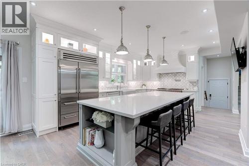 921 Scenic Drive, Hamilton, ON - Indoor Photo Showing Kitchen With Upgraded Kitchen