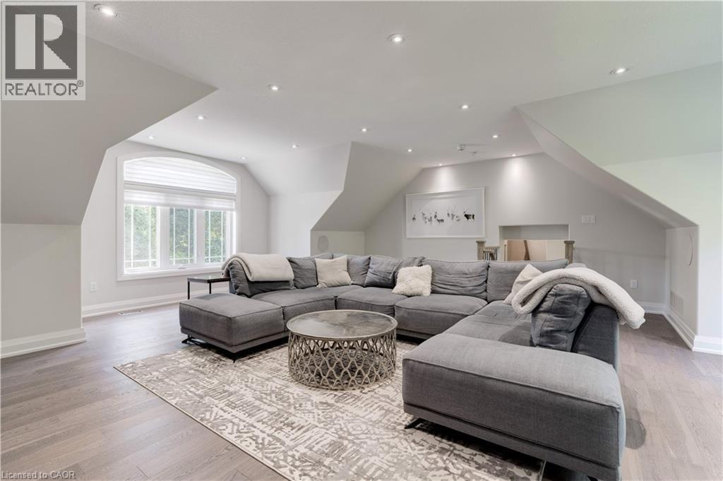 921 Scenic Drive, Hamilton, ON - Indoor Photo Showing Living Room