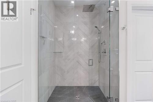 921 Scenic Drive, Hamilton, ON - Indoor Photo Showing Bathroom