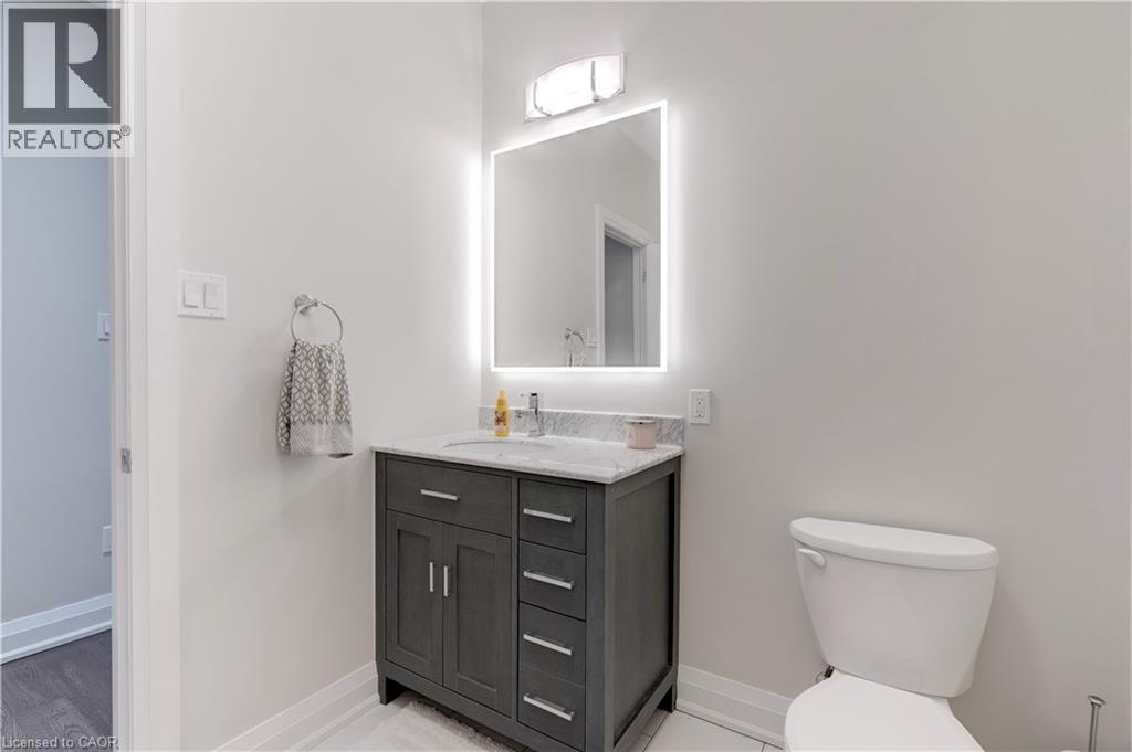 921 Scenic Drive, Hamilton, ON - Indoor Photo Showing Bathroom