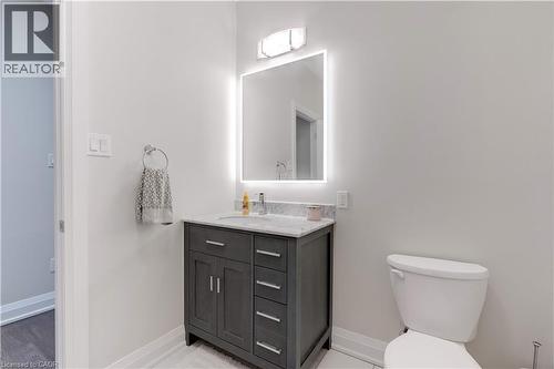 921 Scenic Drive, Hamilton, ON - Indoor Photo Showing Bathroom