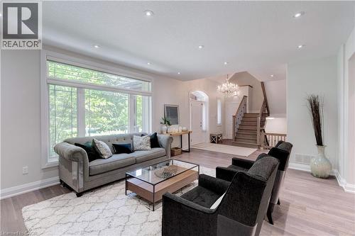921 Scenic Drive, Hamilton, ON - Indoor Photo Showing Living Room