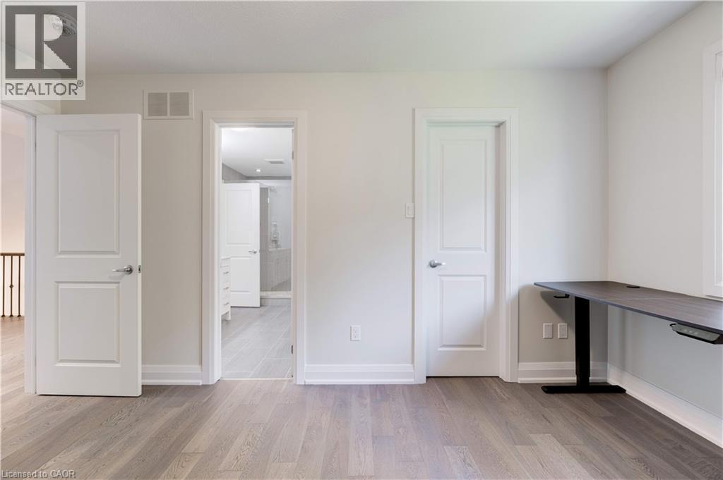921 Scenic Drive, Hamilton, ON - Indoor Photo Showing Other Room