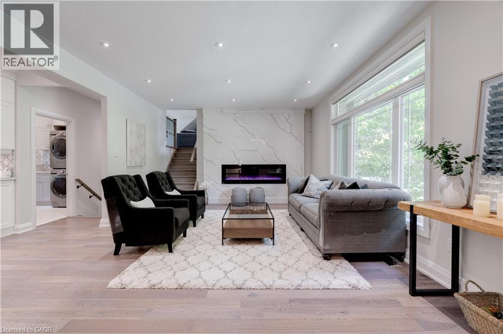 921 Scenic Drive, Hamilton, ON - Indoor Photo Showing Other Room