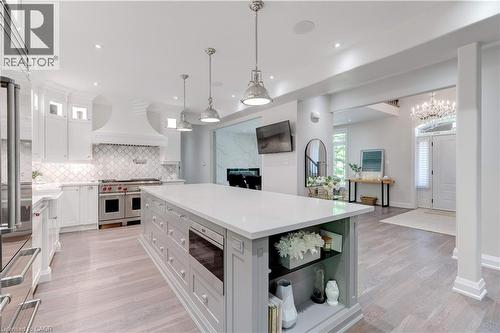 921 Scenic Drive, Hamilton, ON - Indoor Photo Showing Kitchen With Upgraded Kitchen