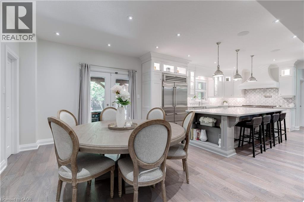 921 Scenic Drive, Hamilton, ON - Indoor Photo Showing Dining Room