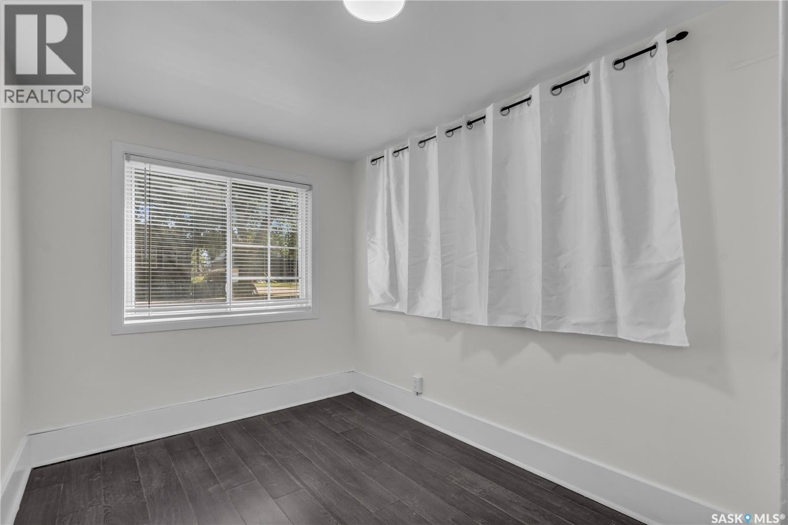 223 I Avenue S, Saskatoon, SK - Indoor Photo Showing Bathroom