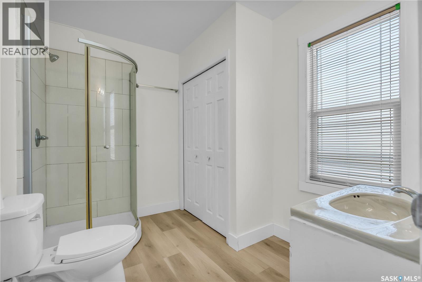 223 I Avenue S, Saskatoon, SK - Indoor Photo Showing Bathroom