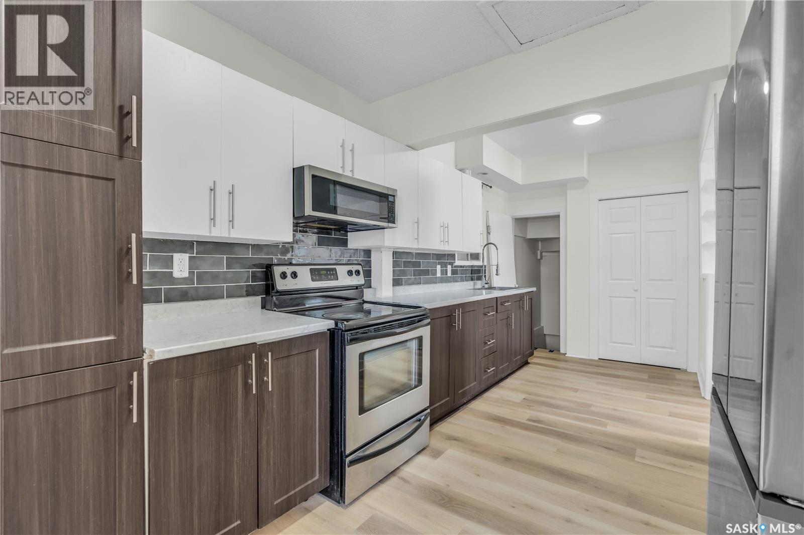 223 I Avenue S, Saskatoon, SK - Indoor Photo Showing Kitchen
