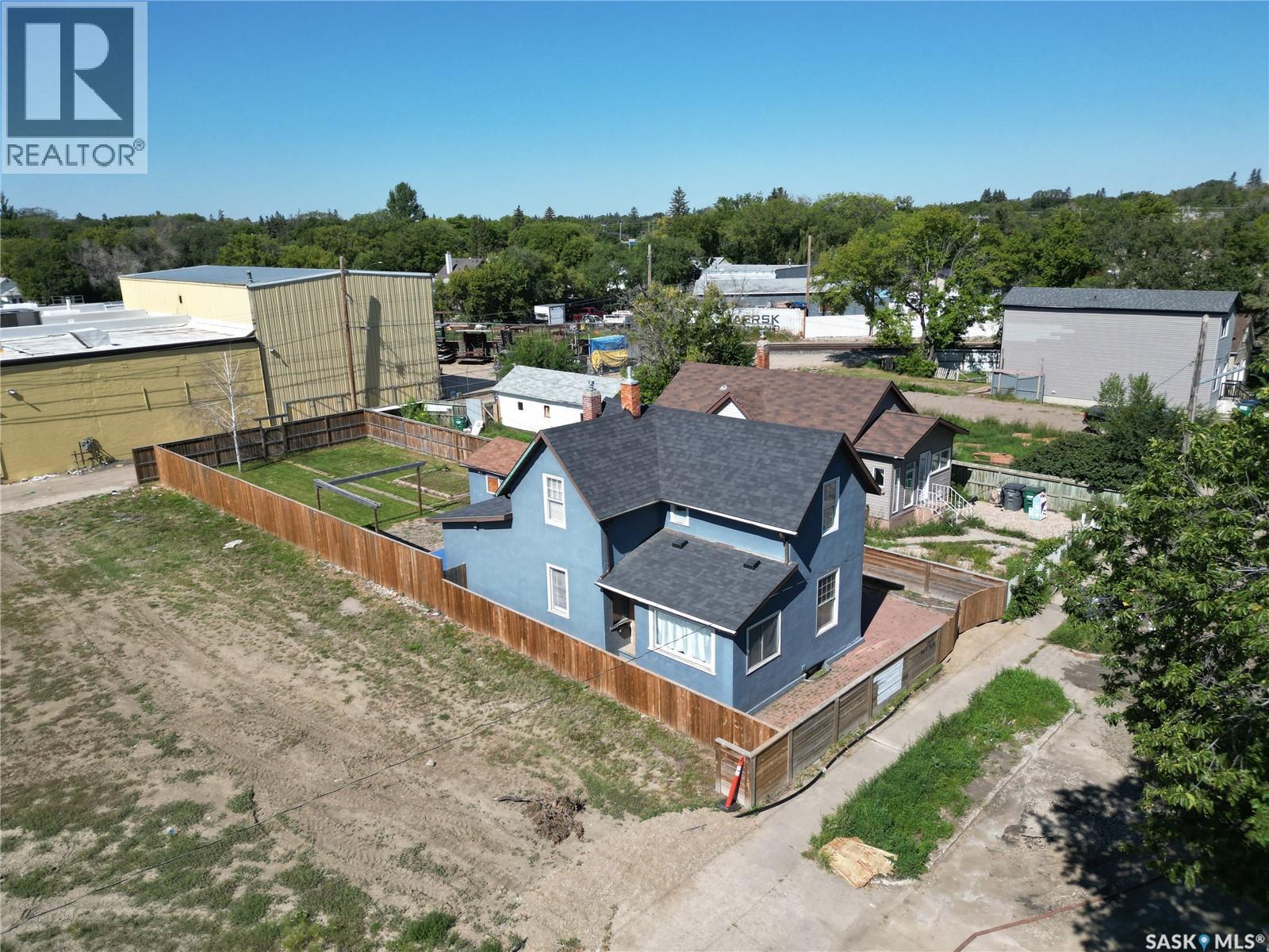 223 I Avenue S, Saskatoon, SK - Outdoor With Deck Patio Veranda