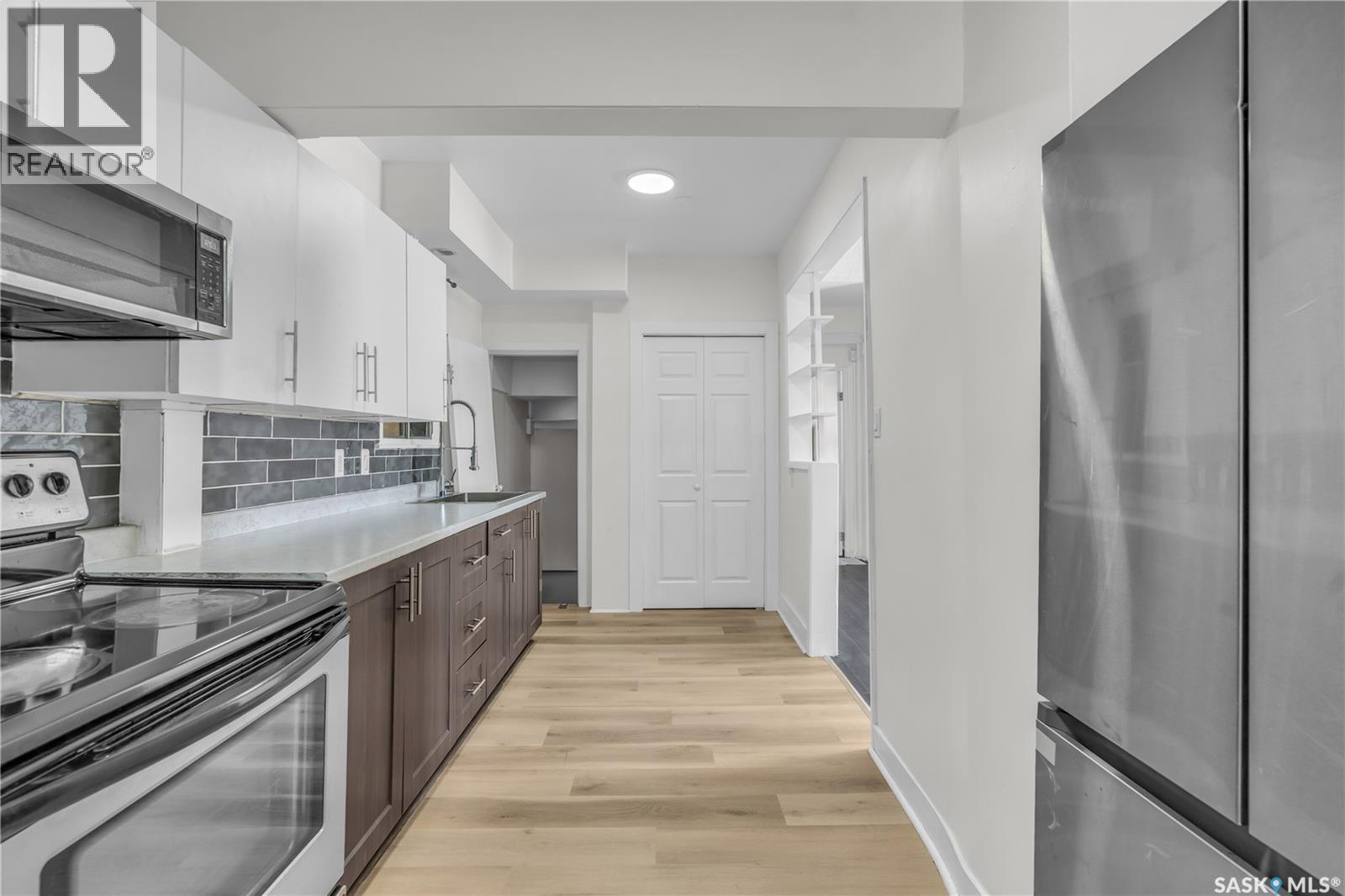 223 I Avenue S, Saskatoon, SK - Indoor Photo Showing Kitchen