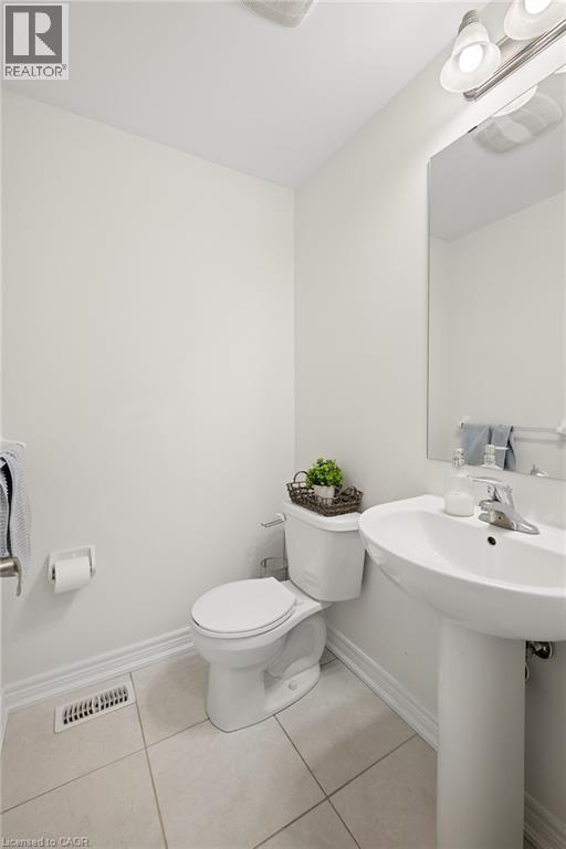 166 Deerpath Drive Unit# 49, Guelph, ON - Indoor Photo Showing Bathroom