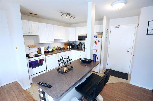 5-385 St Anne'S Rd, Winnipeg, MB - Indoor Photo Showing Kitchen With Double Sink