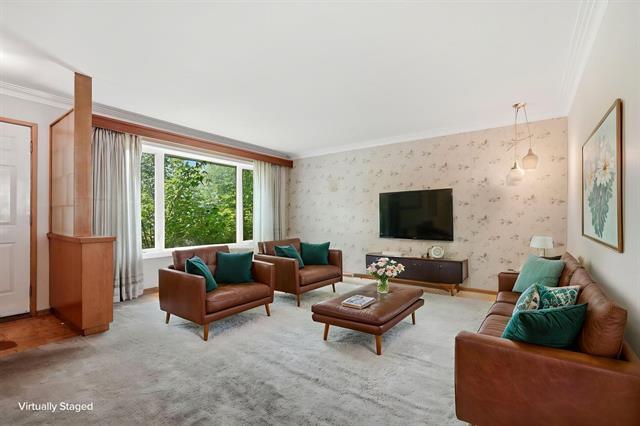 699 Mcleod Ave, Winnipeg, MB - Indoor Photo Showing Living Room
